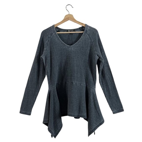 DG2 Diane Gilman Top Size Medium Waffle Knit Skirted Sharkbite Asymmetrical Hem - Picture 2 of 8